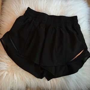 black lululemon hotty toddy shorts